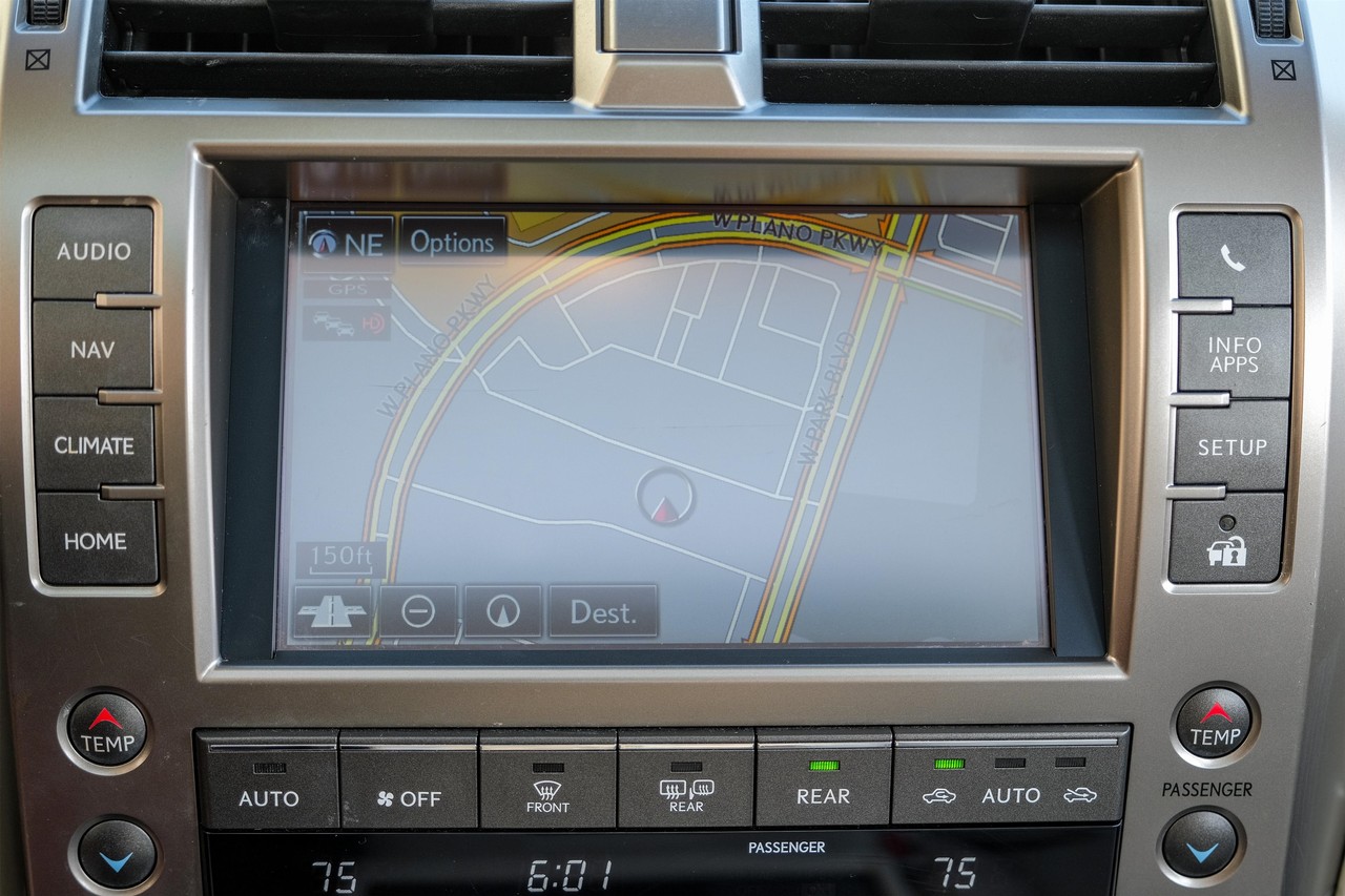 Lexus GX Vehicle Main Gallery Image 26