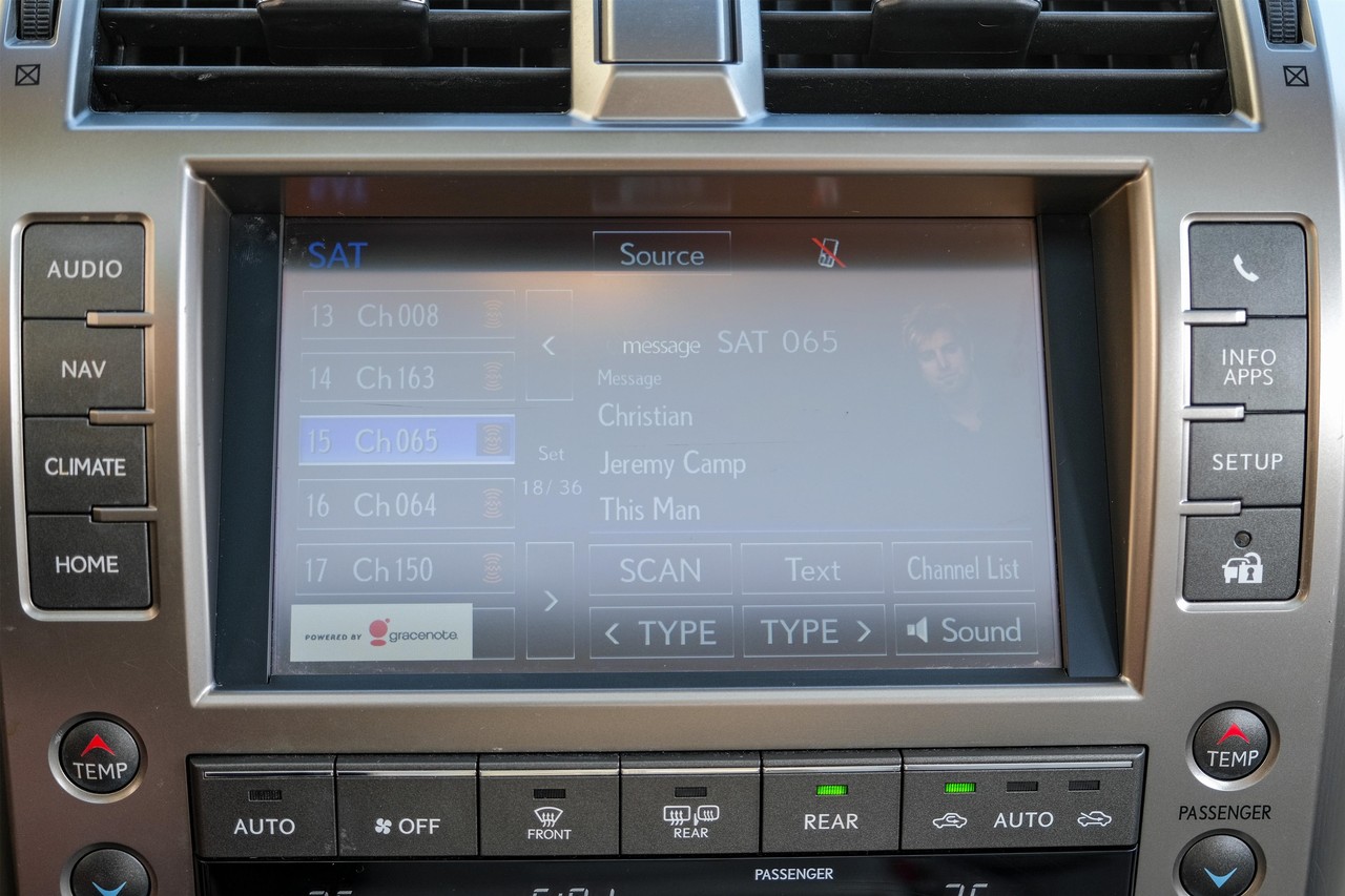 Lexus GX Vehicle Main Gallery Image 28