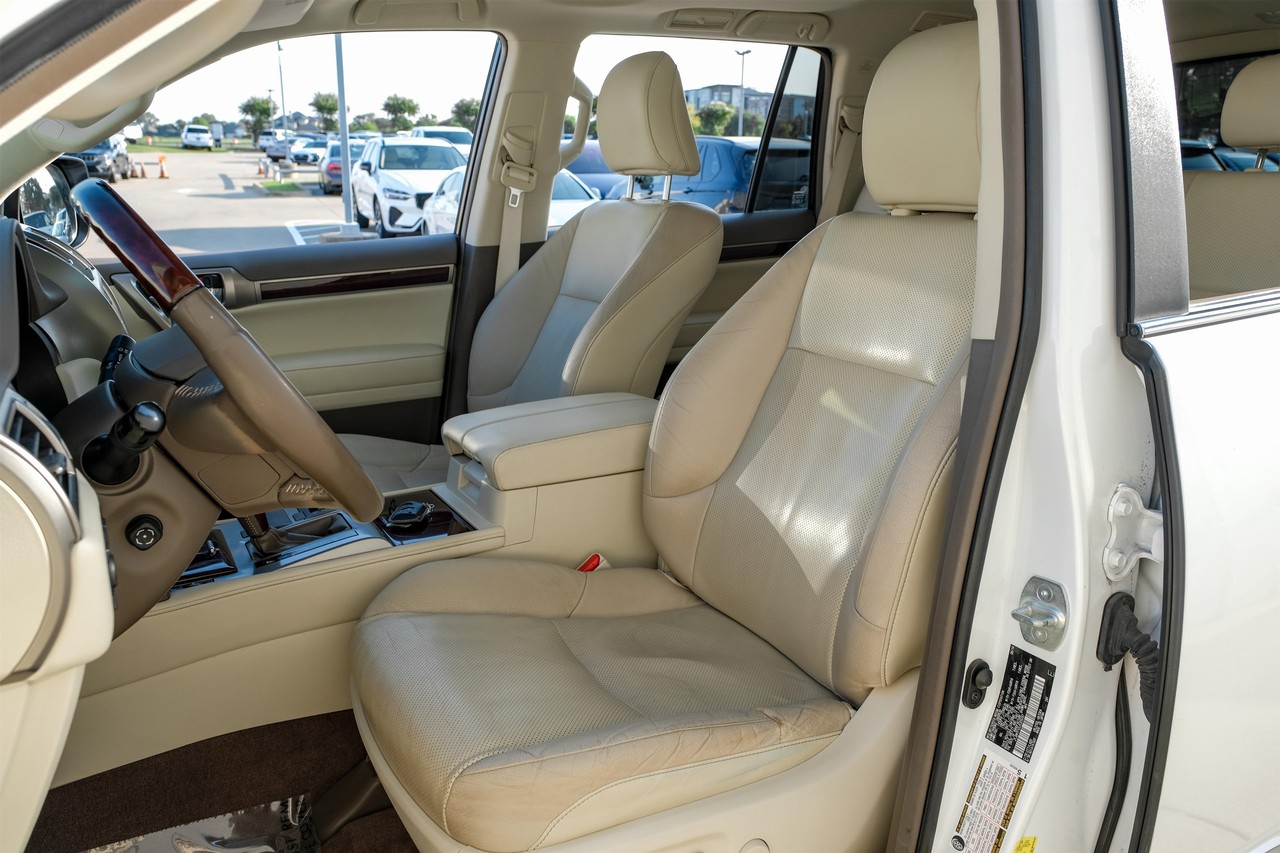 Lexus GX Vehicle Main Gallery Image 30