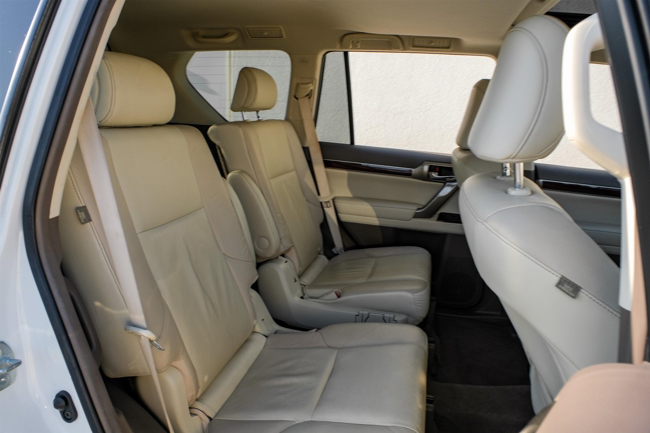 Lexus GX Vehicle Main Gallery Image 33