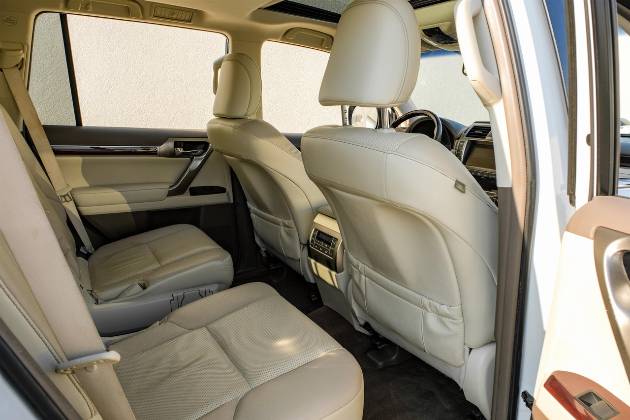 Lexus GX Vehicle Main Gallery Image 34