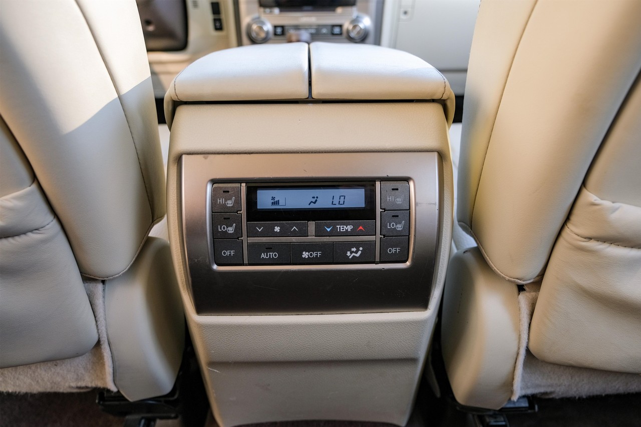 Lexus GX Vehicle Main Gallery Image 35