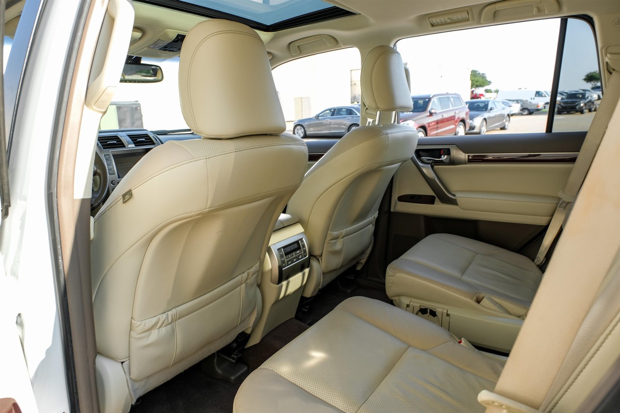 Lexus GX Vehicle Main Gallery Image 36