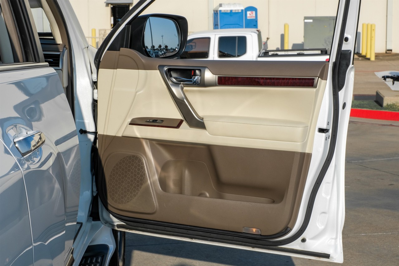 Lexus GX Vehicle Main Gallery Image 42