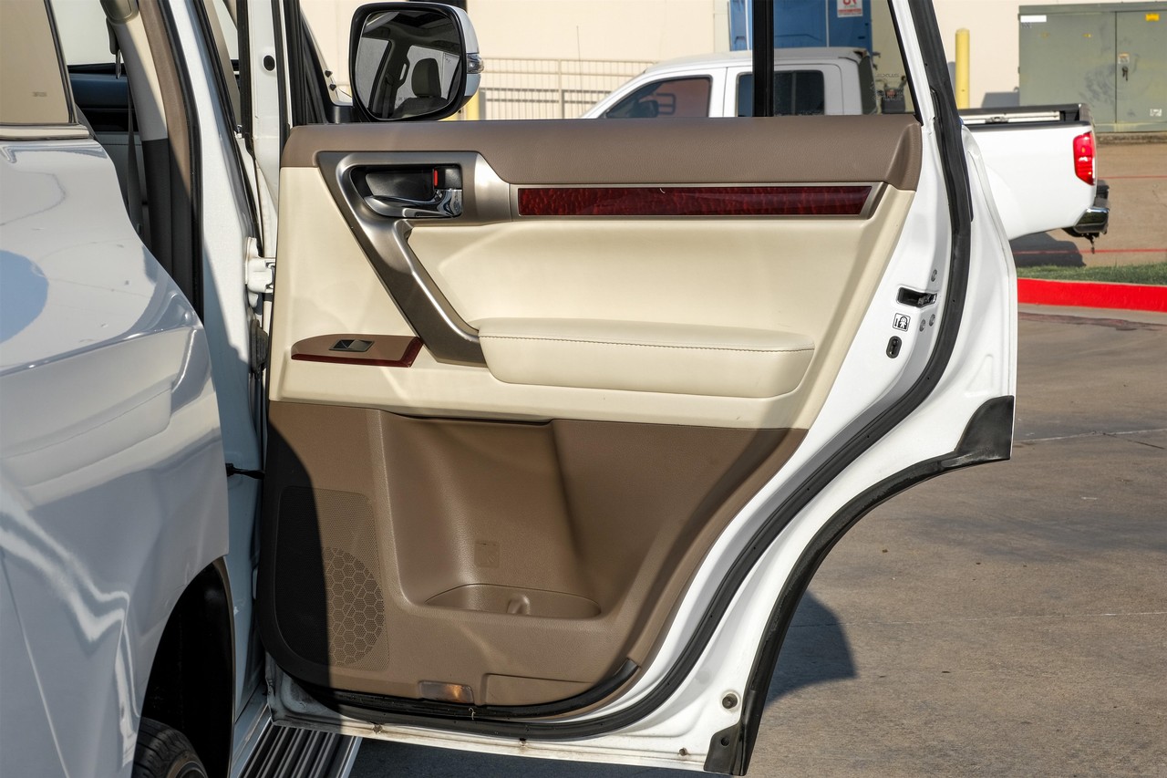 Lexus GX Vehicle Main Gallery Image 44