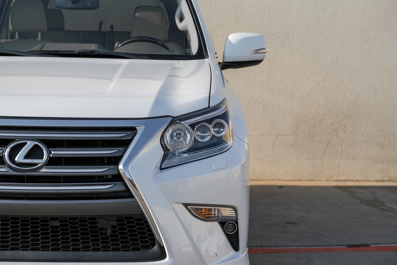 Lexus GX Vehicle Main Gallery Image 45