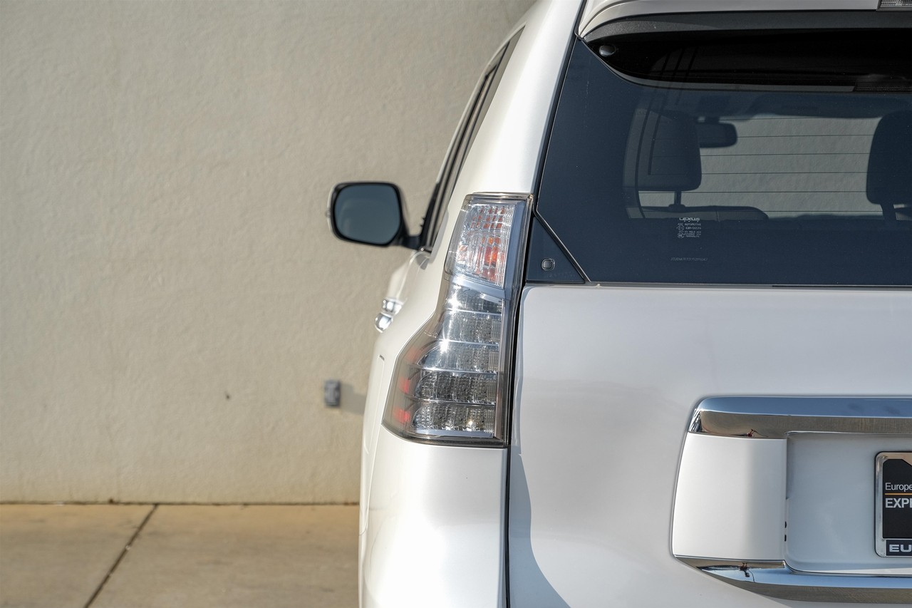 Lexus GX Vehicle Main Gallery Image 46