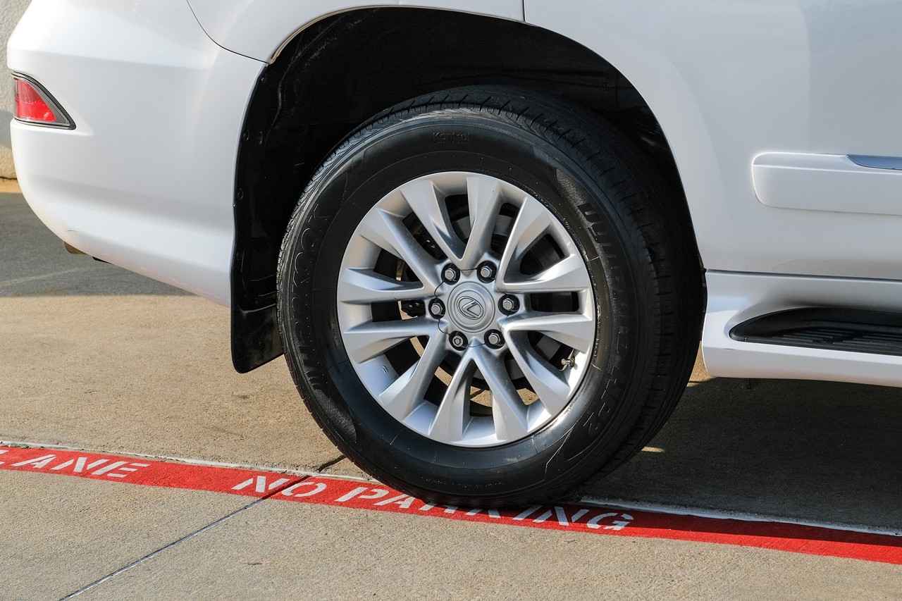 Lexus GX Vehicle Main Gallery Image 48