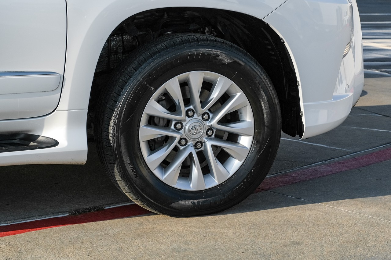 Lexus GX Vehicle Main Gallery Image 49