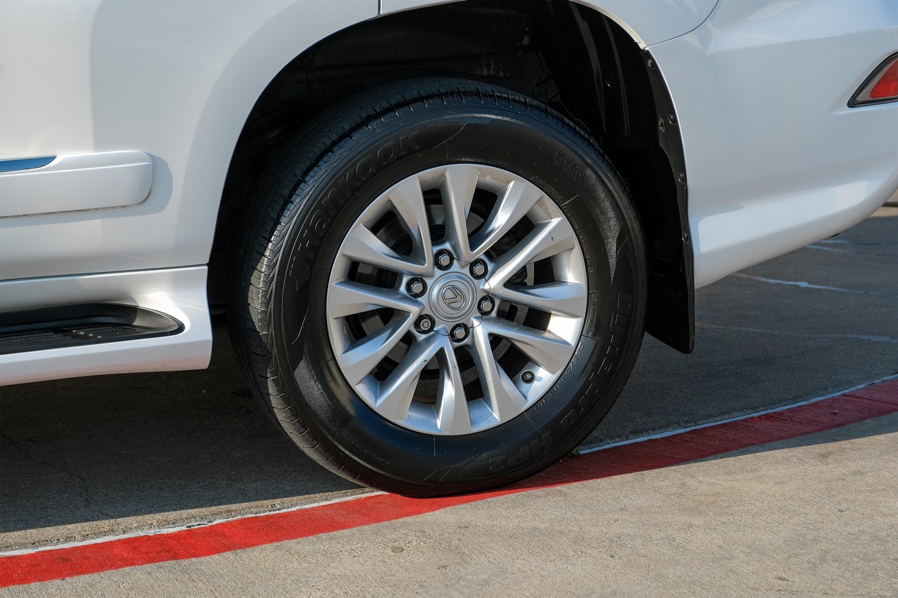 Lexus GX Vehicle Main Gallery Image 51