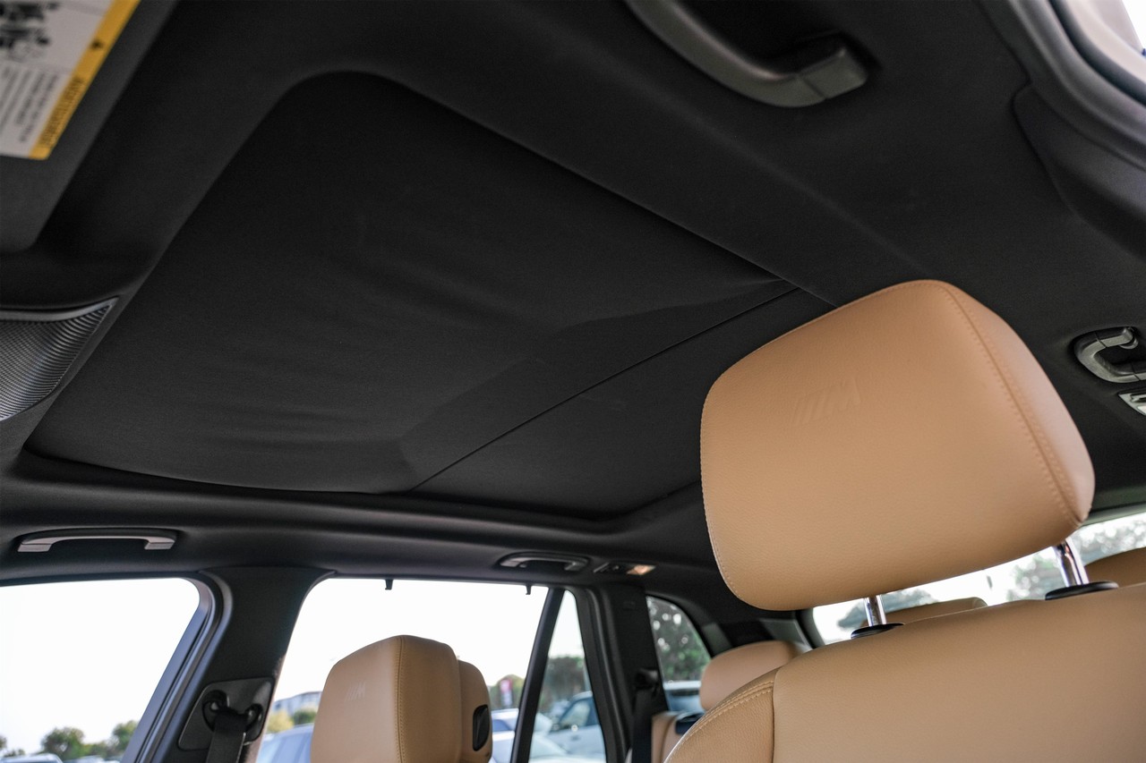 BMW X5 M Vehicle Main Gallery Image 04