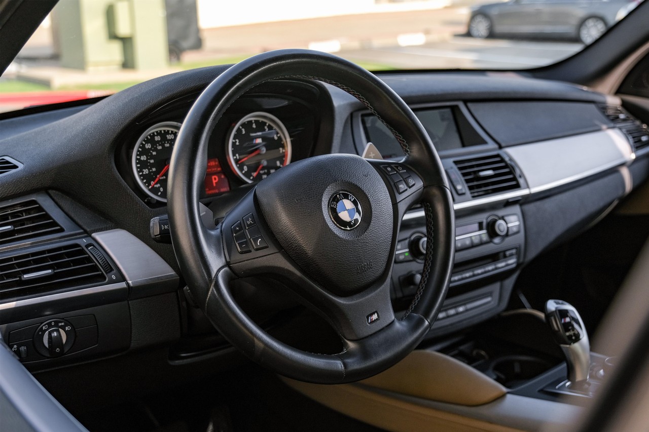 BMW X5 M Vehicle Main Gallery Image 15