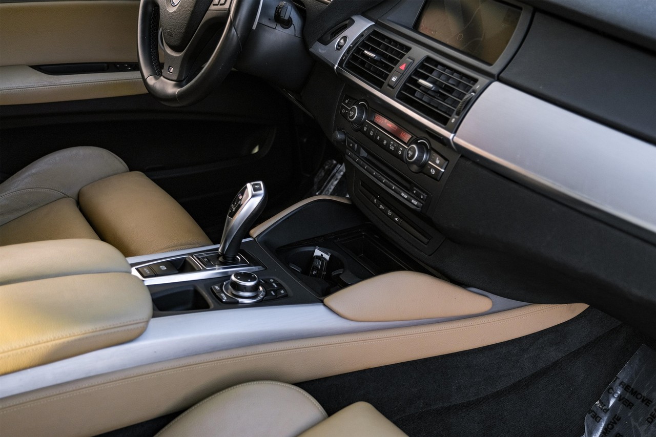 BMW X5 M Vehicle Main Gallery Image 22
