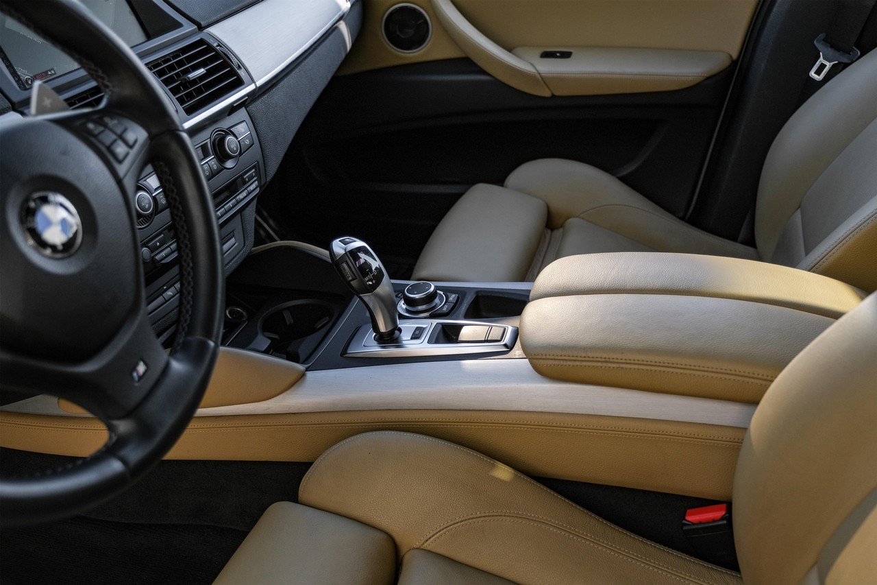 BMW X5 M Vehicle Main Gallery Image 23