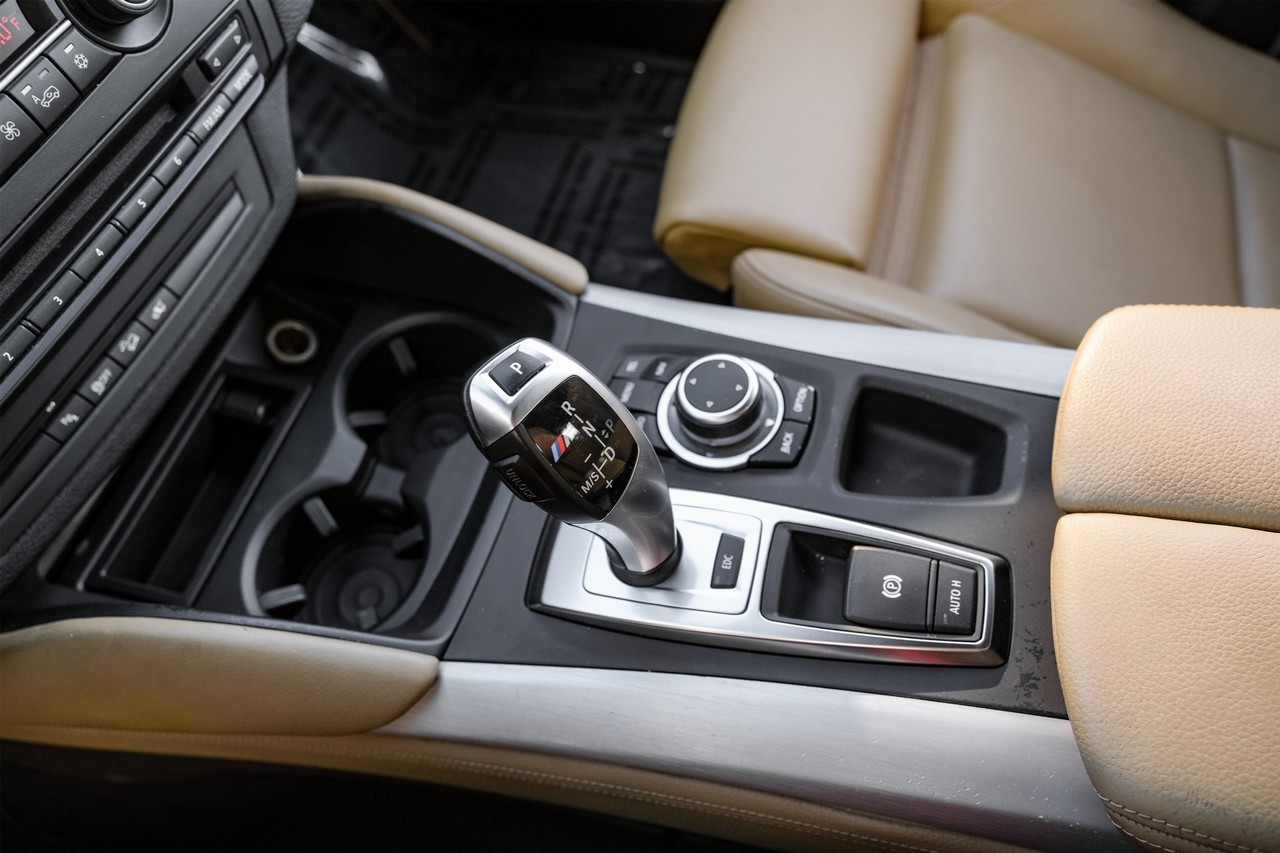 BMW X5 M Vehicle Main Gallery Image 24