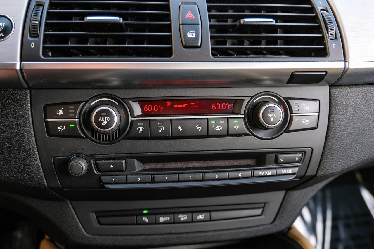 BMW X5 M Vehicle Main Gallery Image 25