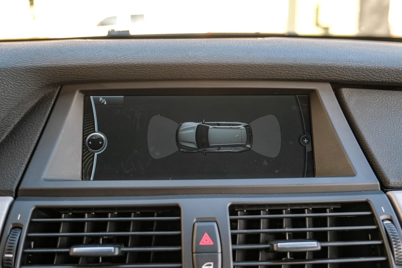 BMW X5 M Vehicle Main Gallery Image 26
