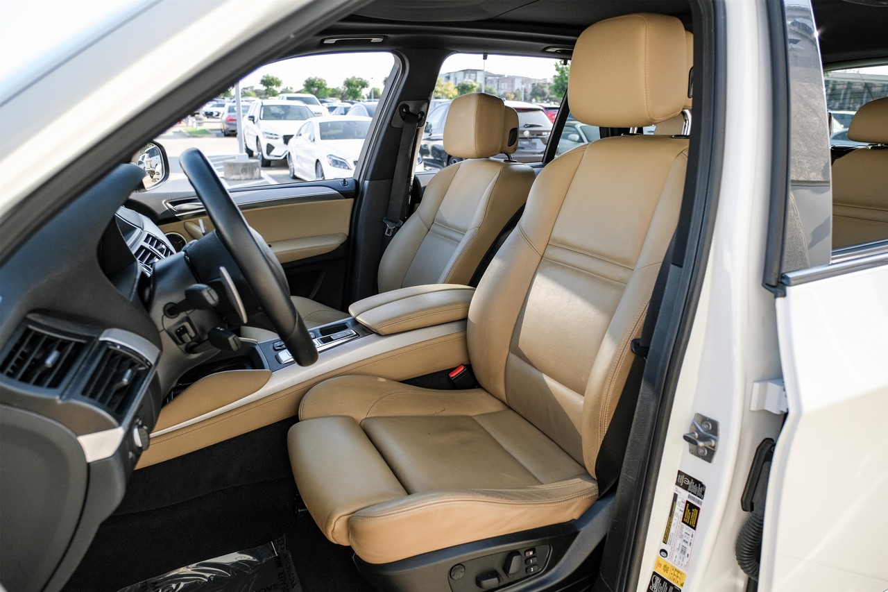 BMW X5 M Vehicle Main Gallery Image 30