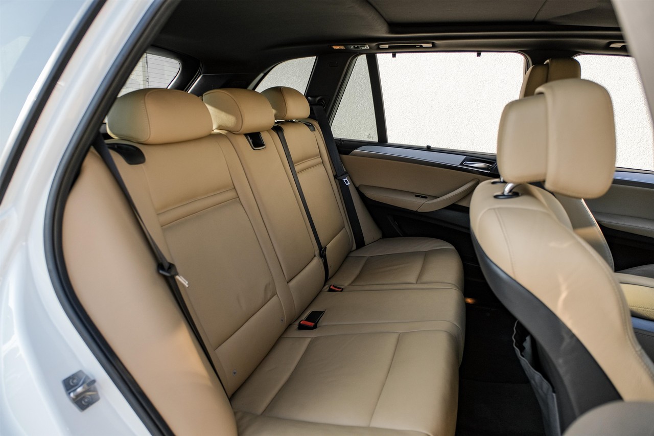 BMW X5 M Vehicle Main Gallery Image 34