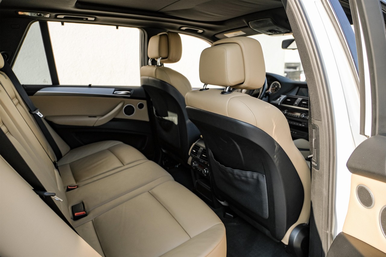 BMW X5 M Vehicle Main Gallery Image 35