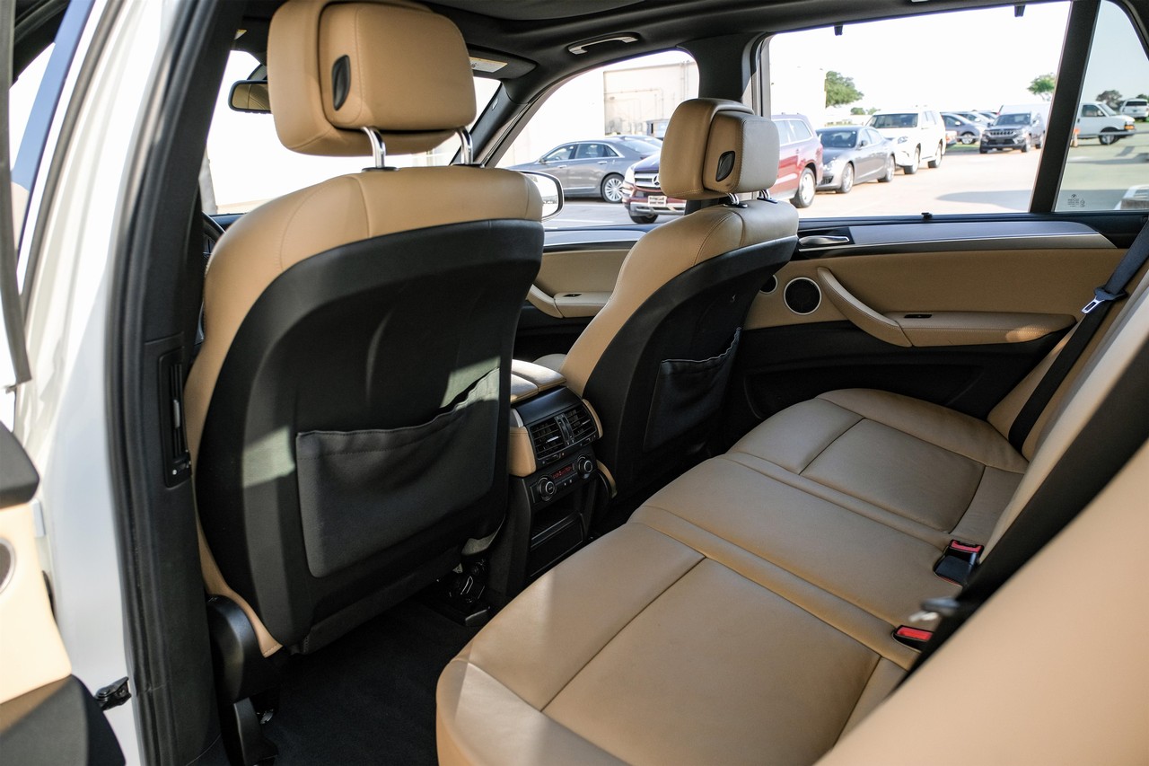 BMW X5 M Vehicle Main Gallery Image 36