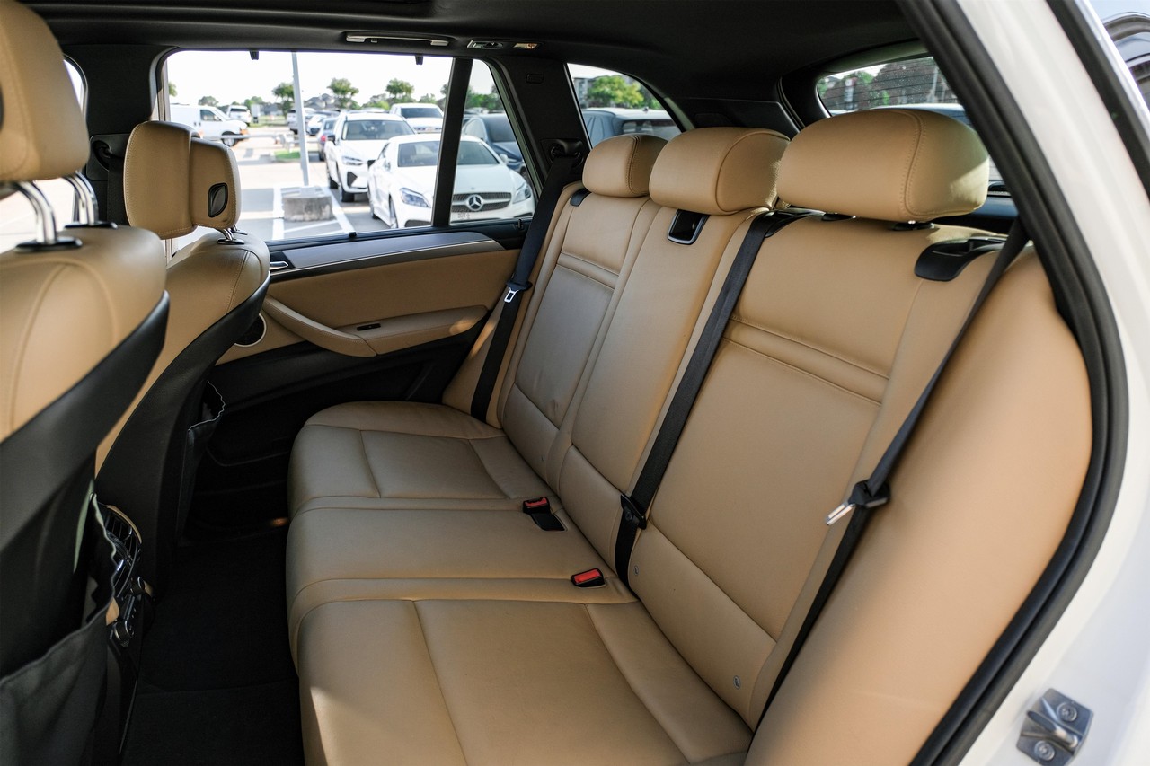 BMW X5 M Vehicle Main Gallery Image 37