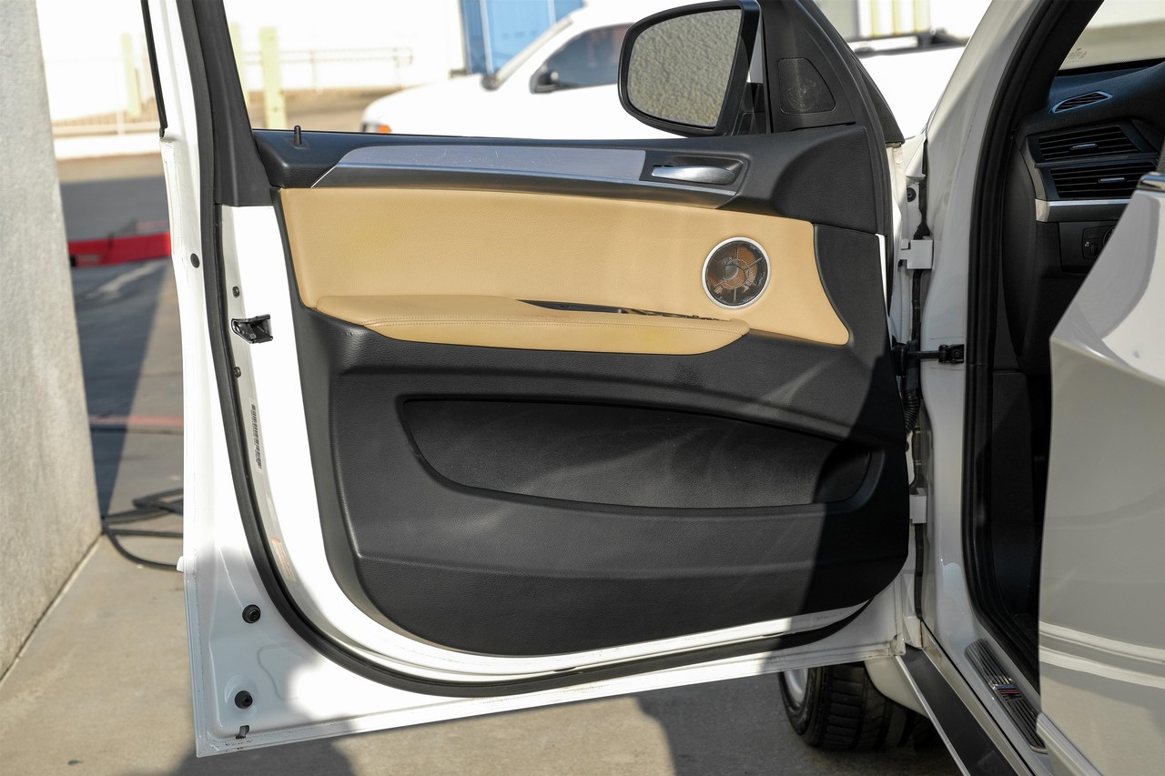 BMW X5 M Vehicle Main Gallery Image 38