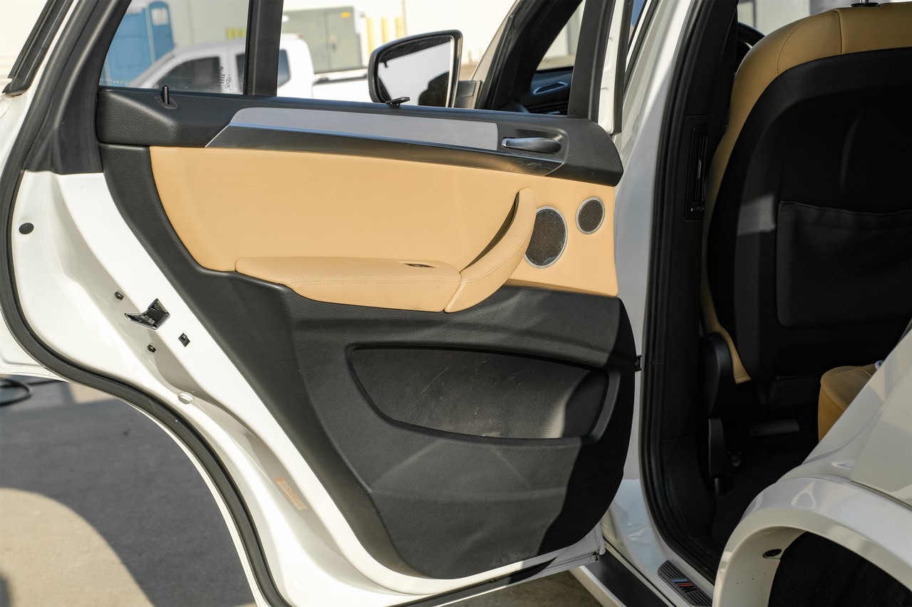 BMW X5 M Vehicle Main Gallery Image 41