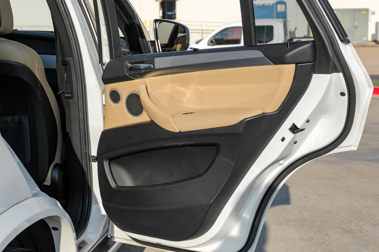BMW X5 M Vehicle Main Gallery Image 42