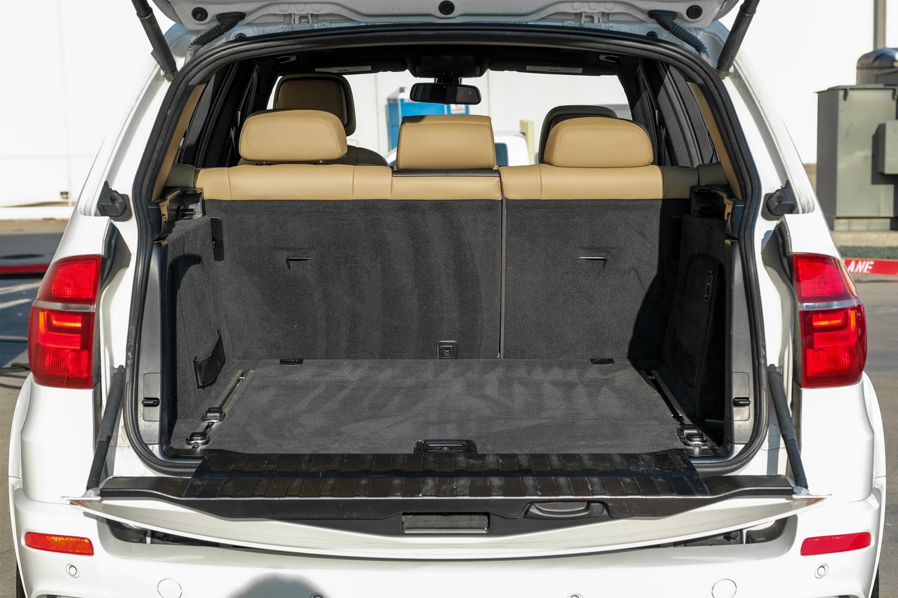 BMW X5 M Vehicle Main Gallery Image 45