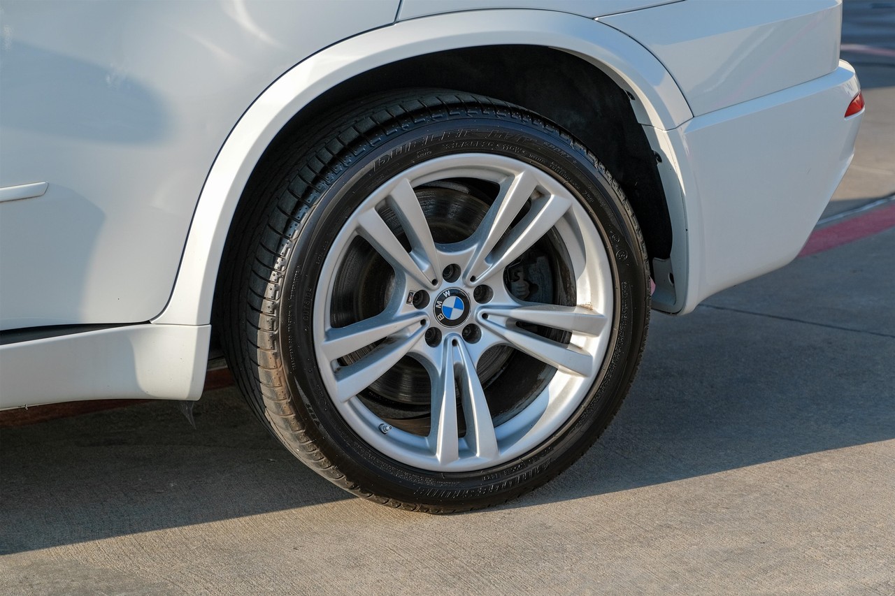BMW X5 M Vehicle Main Gallery Image 50