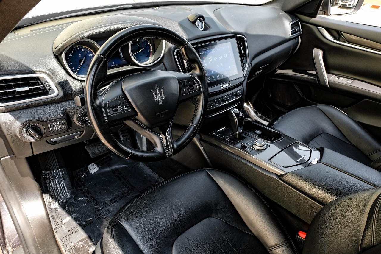 Maserati Ghibli Vehicle Main Gallery Image 03