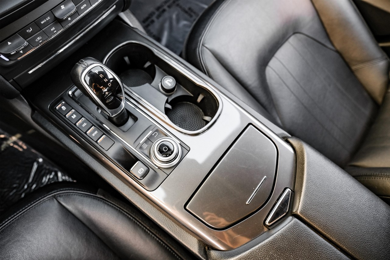 Maserati Ghibli Vehicle Main Gallery Image 24