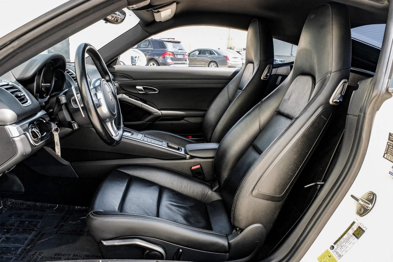 Porsche Cayman Vehicle Main Gallery Image 04