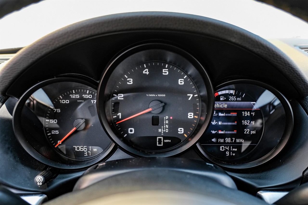 Porsche Cayman Vehicle Main Gallery Image 15