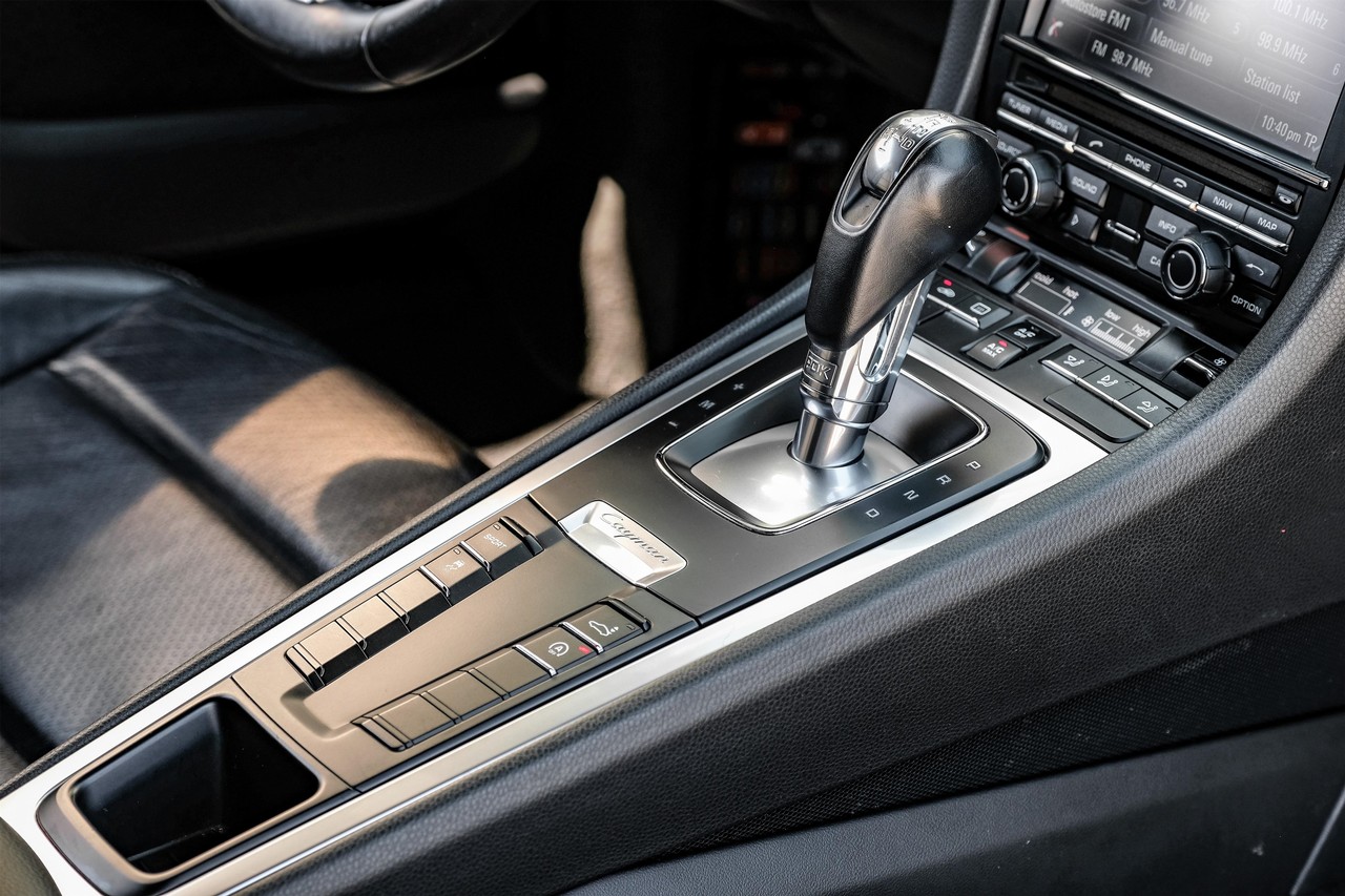 Porsche Cayman Vehicle Main Gallery Image 17