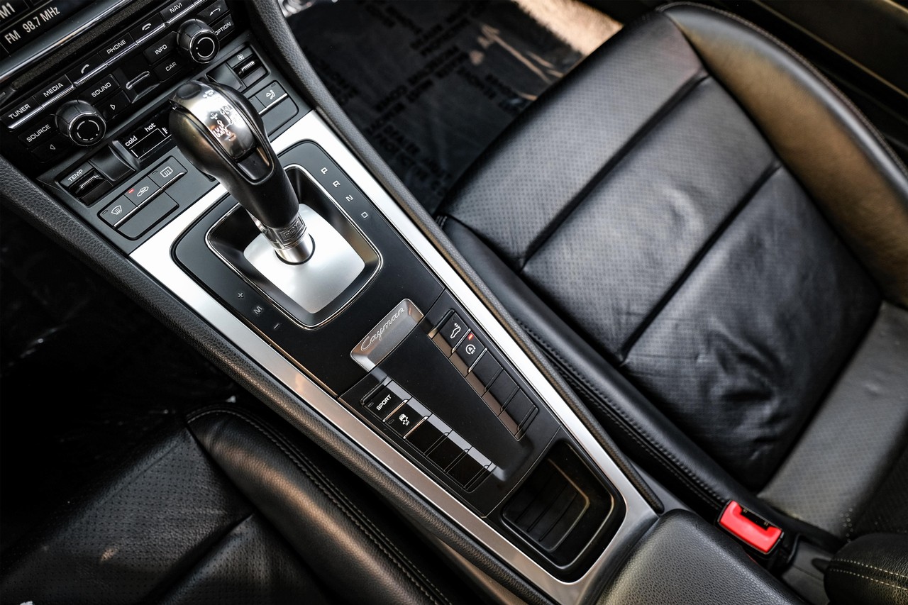 Porsche Cayman Vehicle Main Gallery Image 18