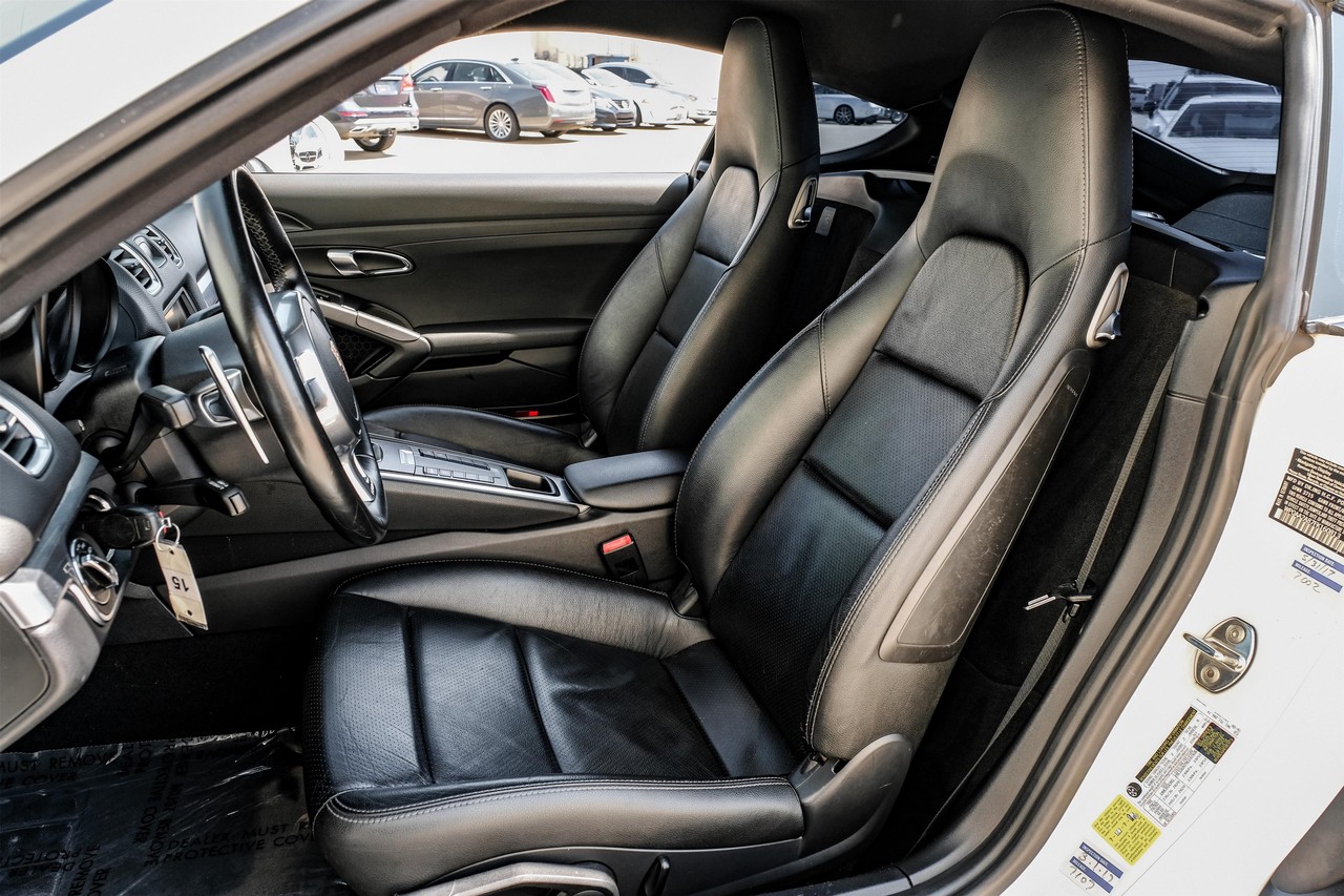 Porsche Cayman Vehicle Main Gallery Image 24