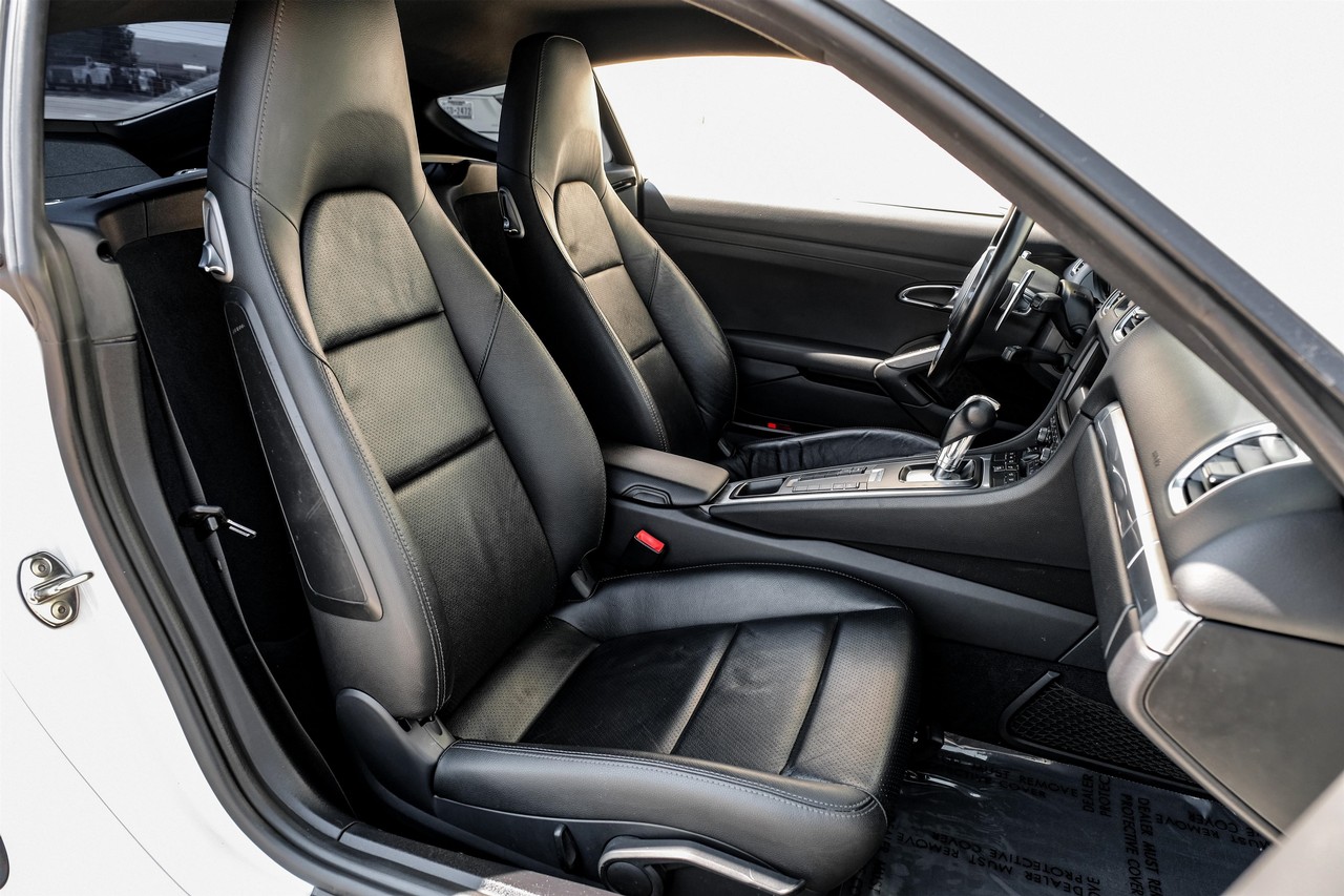 Porsche Cayman Vehicle Main Gallery Image 26
