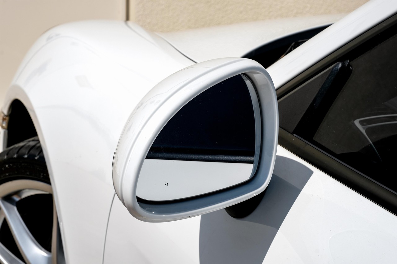 Porsche Cayman Vehicle Main Gallery Image 28