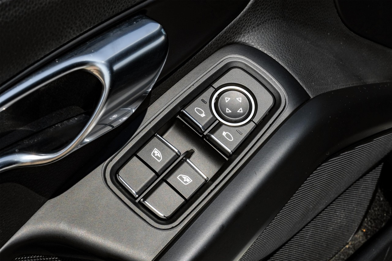 Porsche Cayman Vehicle Main Gallery Image 30