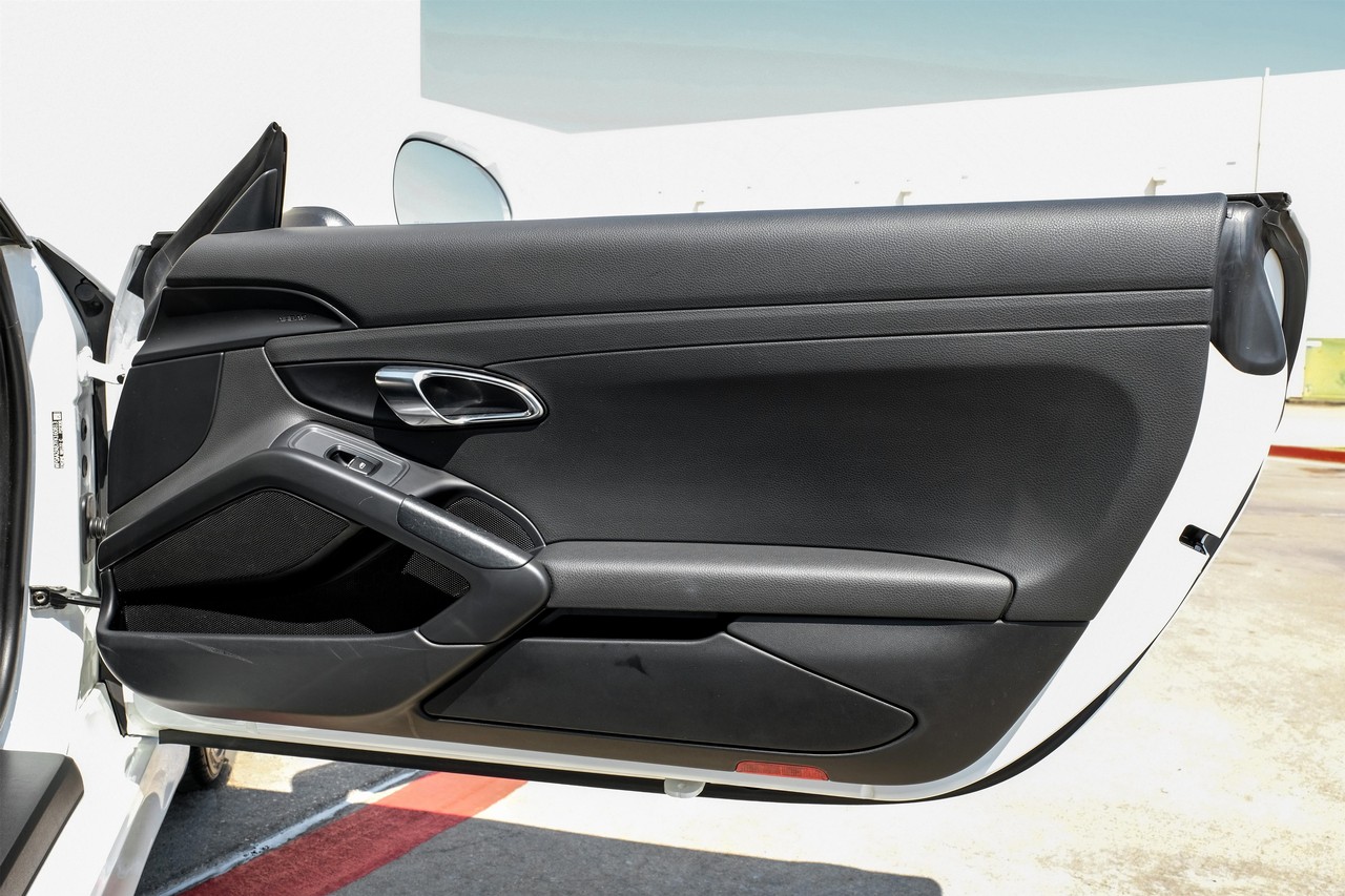 Porsche Cayman Vehicle Main Gallery Image 31