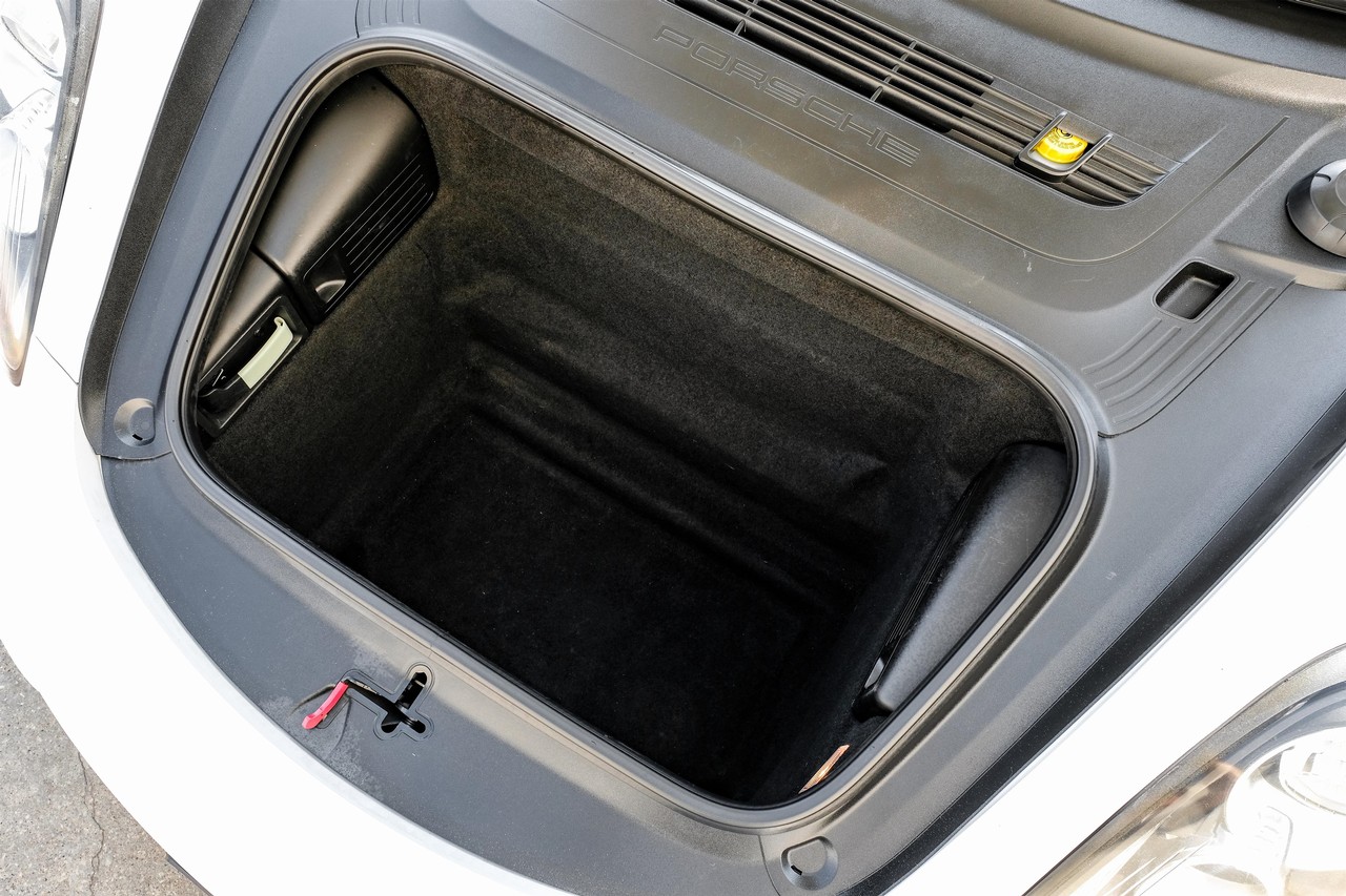 Porsche Cayman Vehicle Main Gallery Image 34