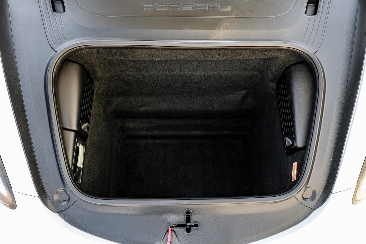 Porsche Cayman Vehicle Main Gallery Image 35