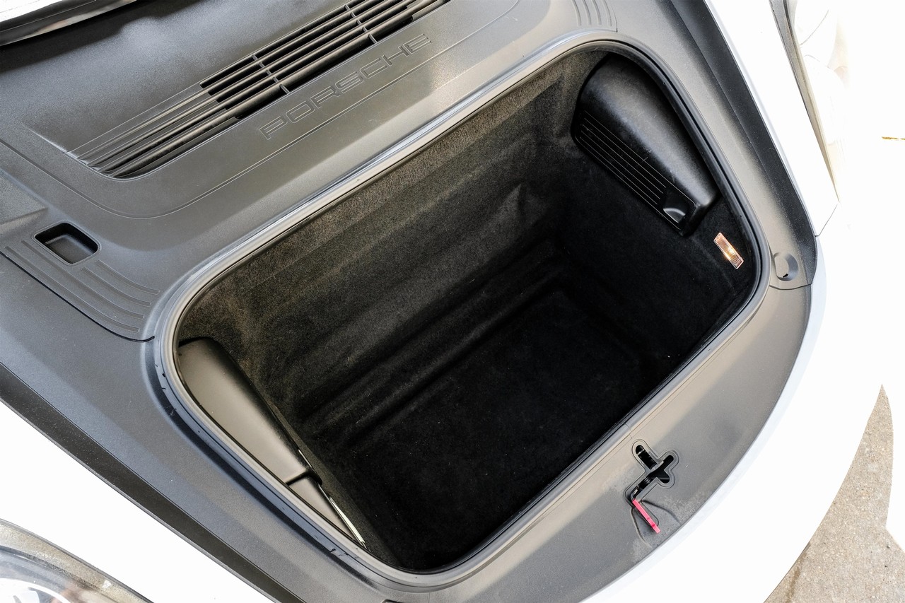 Porsche Cayman Vehicle Main Gallery Image 36