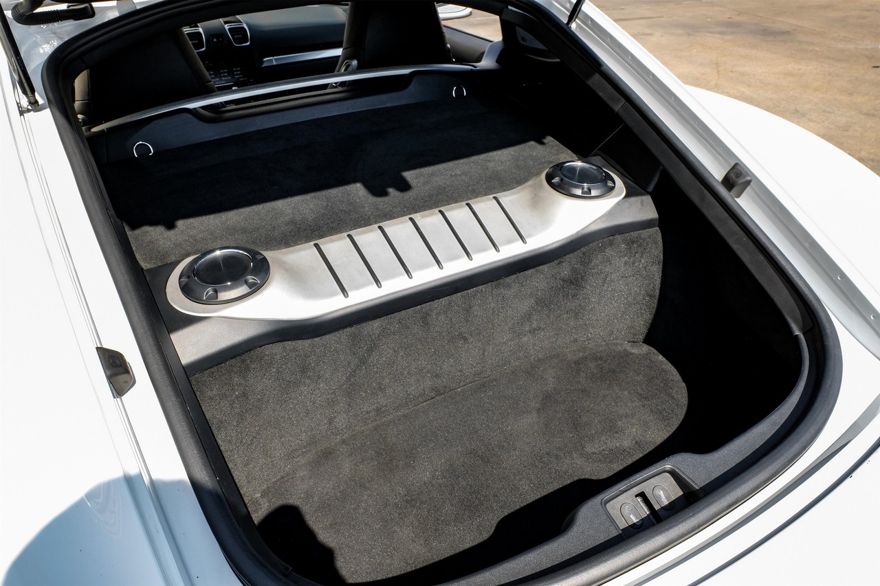 Porsche Cayman Vehicle Main Gallery Image 38