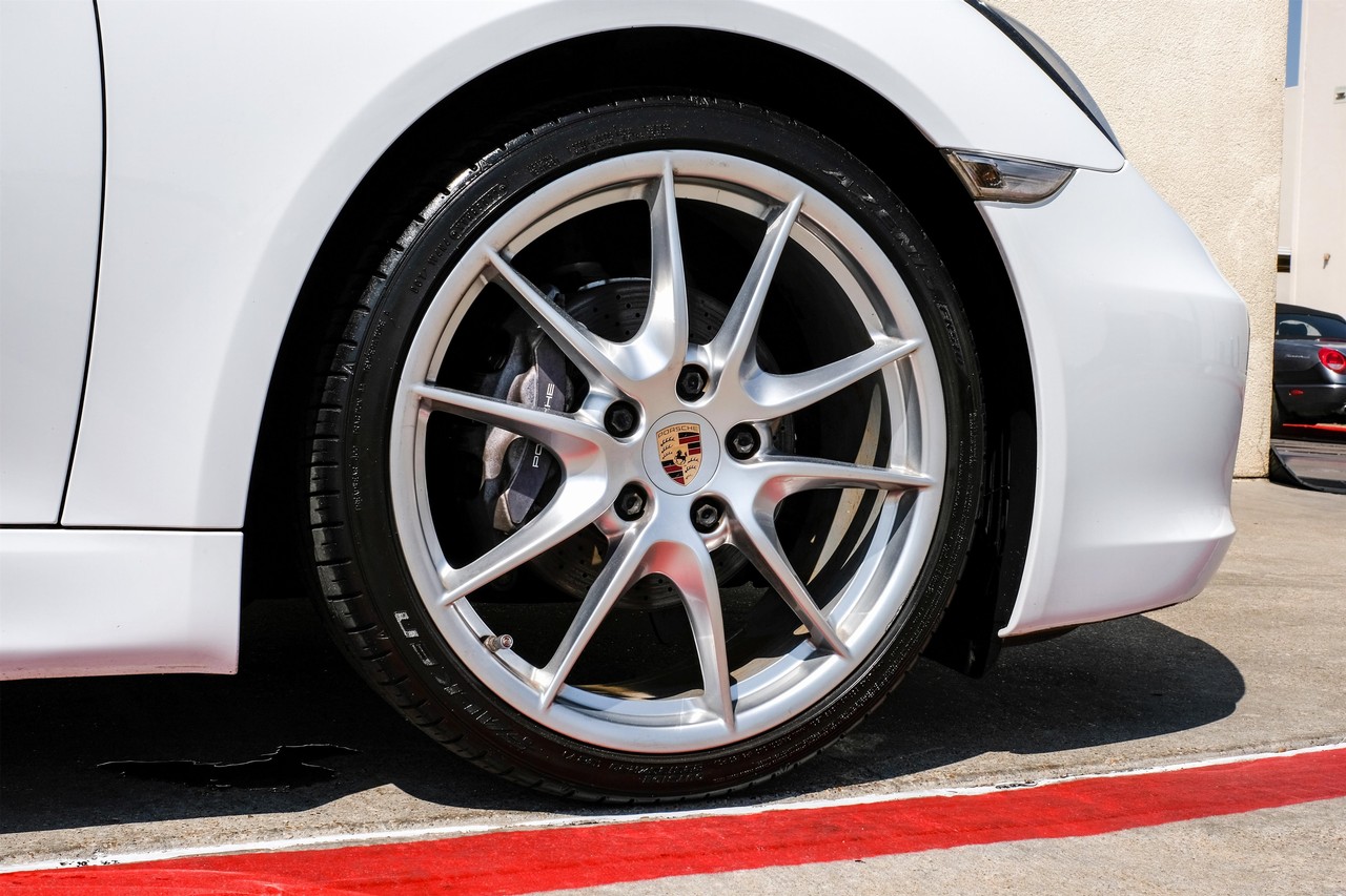Porsche Cayman Vehicle Main Gallery Image 40