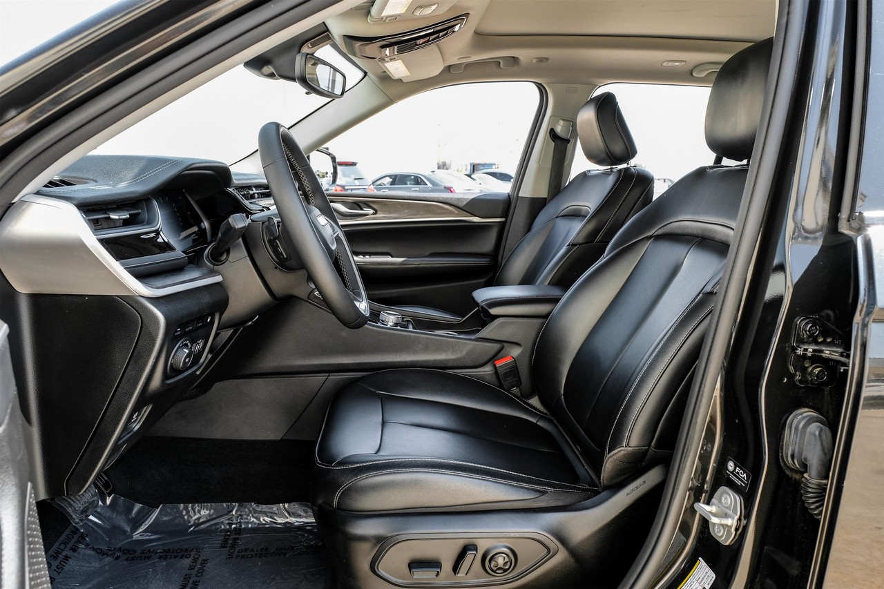 Jeep Grand Cherokee 4xe Vehicle Main Gallery Image 04