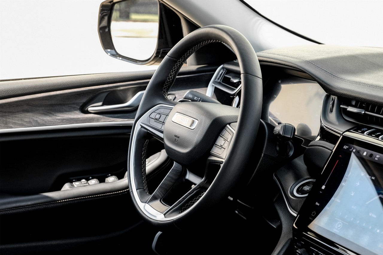Jeep Grand Cherokee 4xe Vehicle Main Gallery Image 14