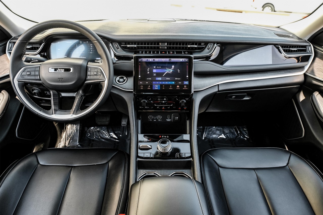 Jeep Grand Cherokee 4xe Vehicle Main Gallery Image 15